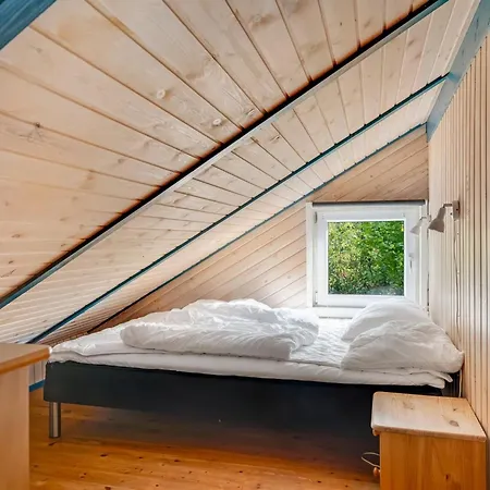 Eisa - 300m To The Fjord By Interhome